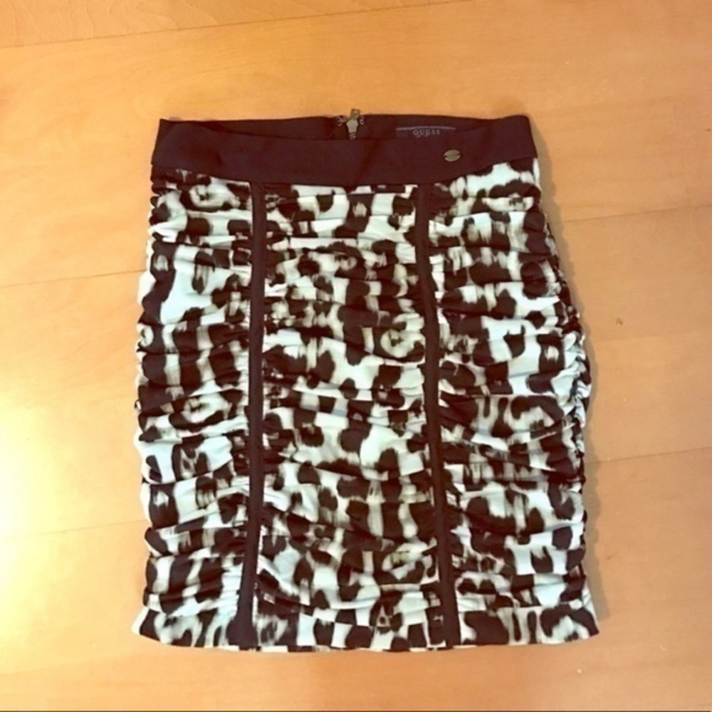 GUESS high waisted mini Leopard‎ Skirt Small